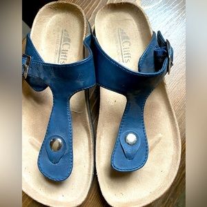 Gently used Cliff Navy Sandal similar to Birkenstock